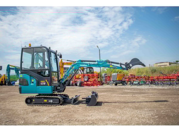 Miniexcavator SUNWARD SWE 17F cabina inchisa de vanzare